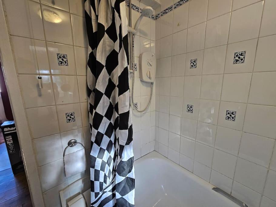 Oxgang'S Shabby Chic Apartment Edinburgh Bagian luar foto